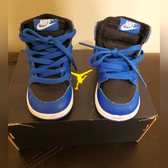 Nike Toddler Sneakers - Picture 1 of 4